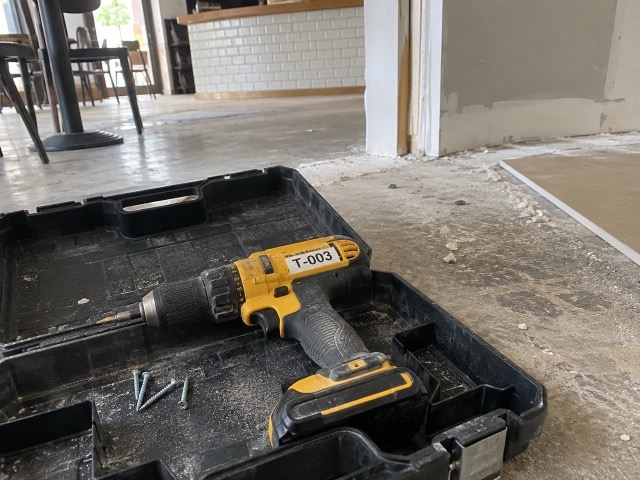 Шуруповёрт DeWalt с наклейкой T-003